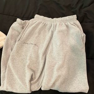 Pretty Little Thing sweatpants